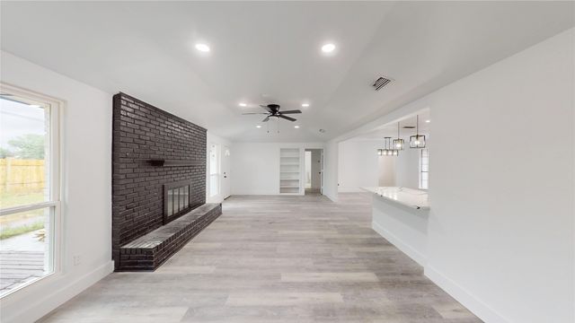 3105 Green Valley Lane, Arlington, TX 76014