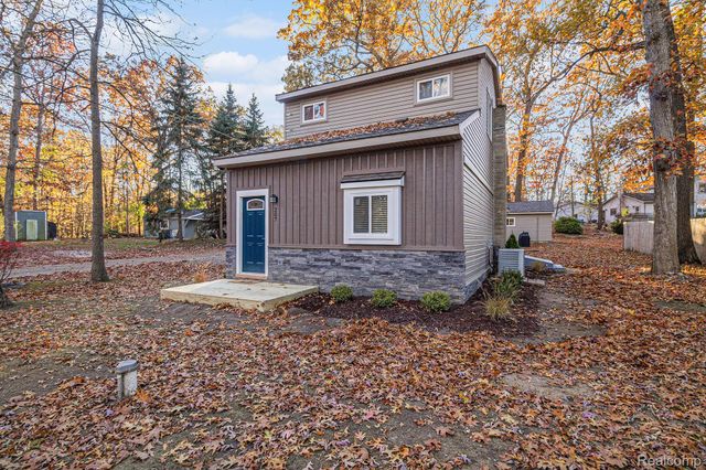 207 Woodbine Drive, Milford Charter Township, MI 48380