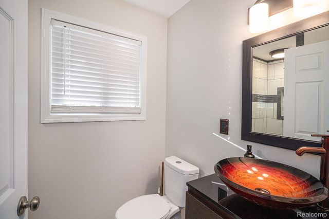 207 Woodbine Drive, Milford Charter Township, MI 48380