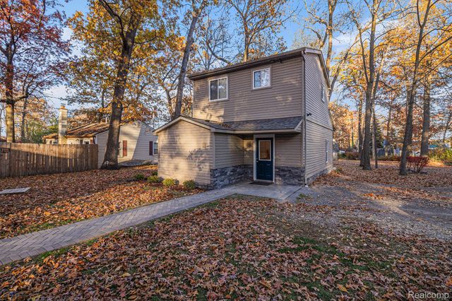 207 Woodbine Drive, Milford Charter Township, MI 48380