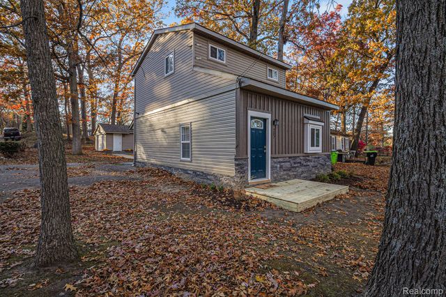 207 Woodbine Drive, Milford Charter Township, MI 48380