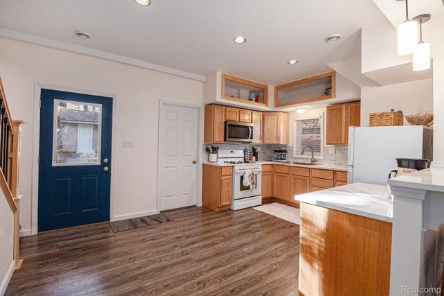 207 Woodbine Drive, Milford Charter Township, MI 48380