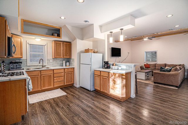 207 Woodbine Drive, Milford Charter Township, MI 48380