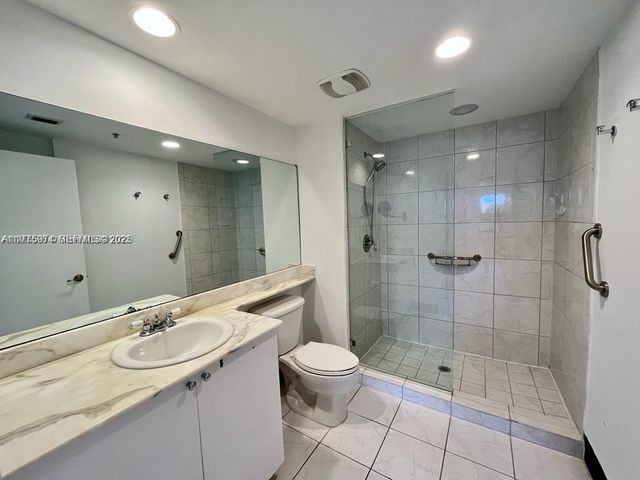 2775 NE 187th Street 326, Aventura, FL 33180