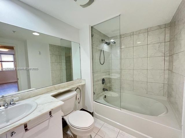 2775 NE 187th Street 326, Aventura, FL 33180