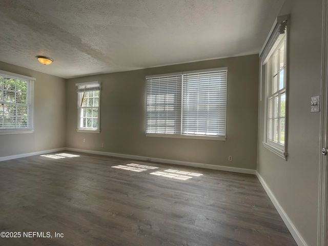 2887 LENOX Avenue, Jacksonville, FL 32254