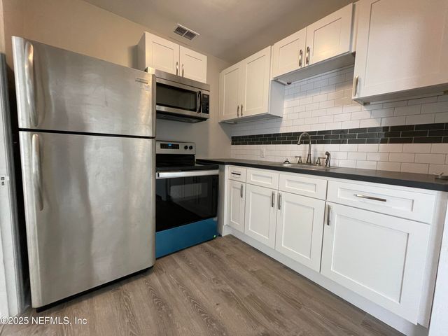 2887 LENOX Avenue, Jacksonville, FL 32254