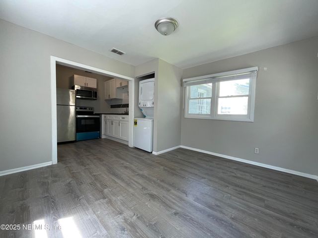 2887 LENOX Avenue, Jacksonville, FL 32254