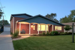 5009 W 105th Street, Oak Lawn, IL 60453
