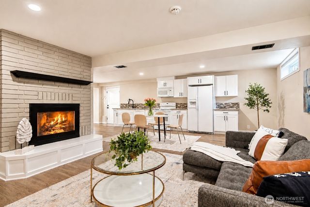 1832 Camas Avenue NE, Renton, WA 98056
