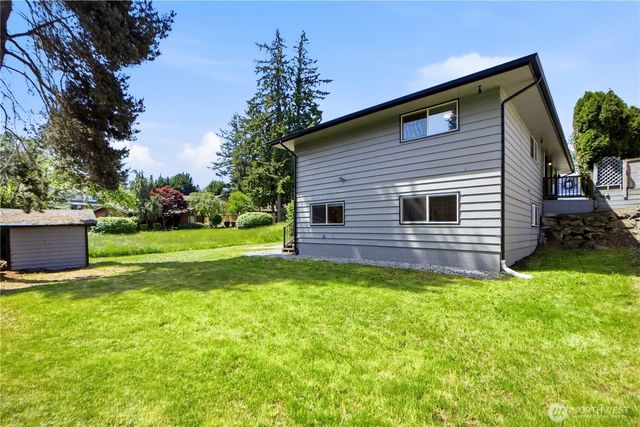 1832 Camas Avenue NE, Renton, WA 98056
