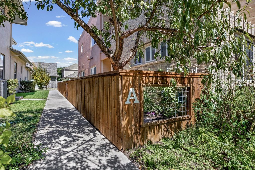 2016 Simond Ave A, Austin, TX 78723