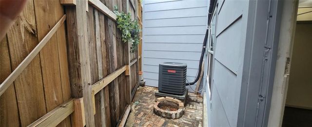 1433 Cedar Post Lane 10, Houston, TX 77055