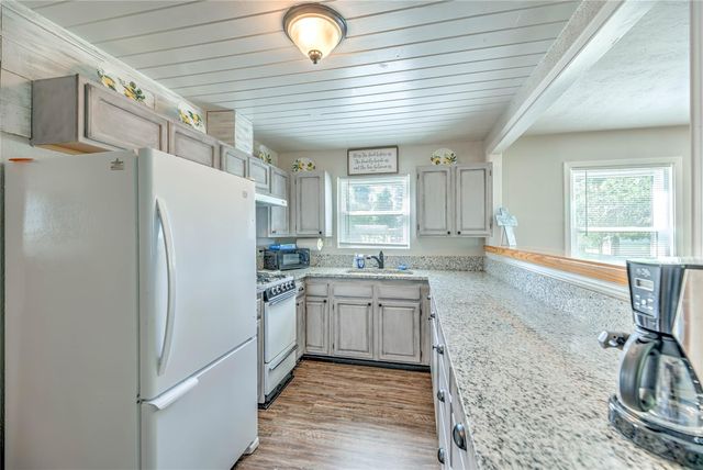 219 Lakeshore N, Onalaska, TX 77360