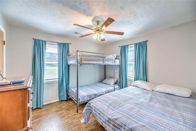 219 Lakeshore N, Onalaska, TX 77360