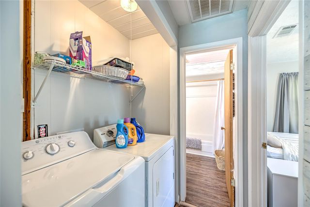 219 Lakeshore N, Onalaska, TX 77360