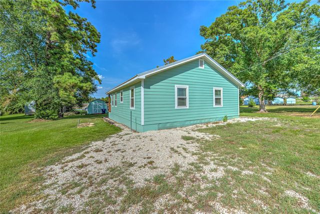 219 Lakeshore N, Onalaska, TX 77360