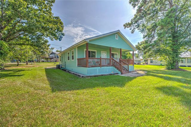 219 Lakeshore N, Onalaska, TX 77360