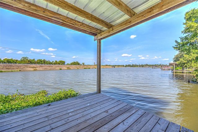 219 Lakeshore N, Onalaska, TX 77360