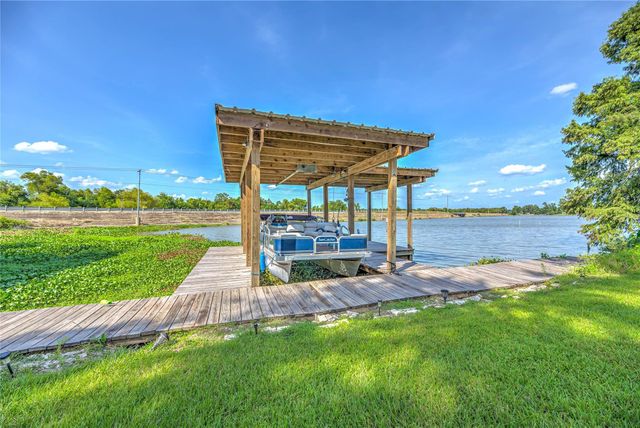 219 Lakeshore N, Onalaska, TX 77360