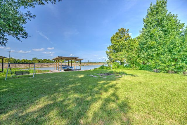 219 Lakeshore N, Onalaska, TX 77360