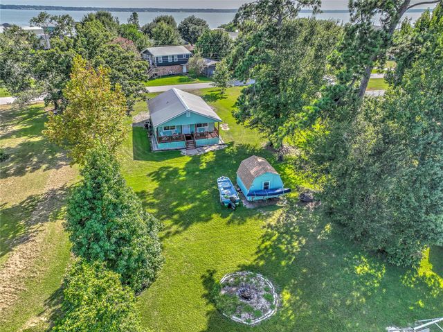 219 Lakeshore N, Onalaska, TX 77360