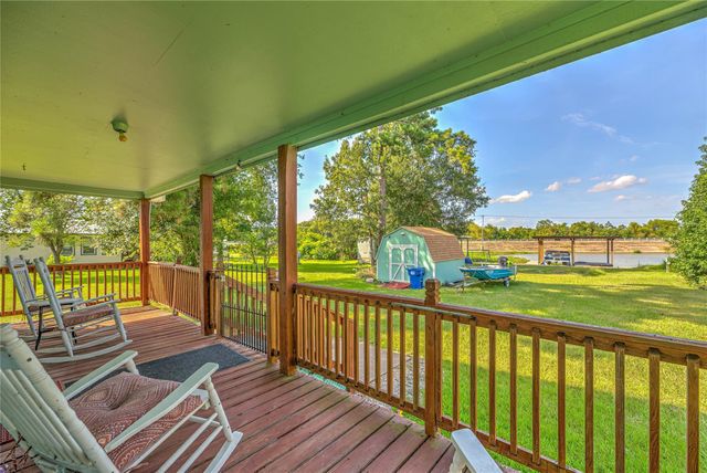 219 Lakeshore N, Onalaska, TX 77360