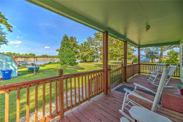 219 Lakeshore N, Onalaska, TX 77360