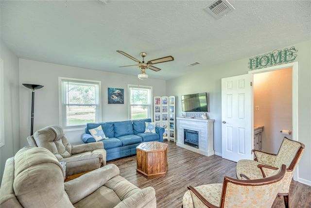 219 Lakeshore N, Onalaska, TX 77360