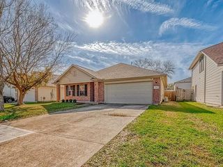 5322 Cinnamon Lake Drive, Baytown, TX 77521