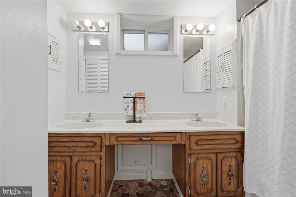 Image 15 of property listing at 603 W B ST, Brunswick, MD 21716