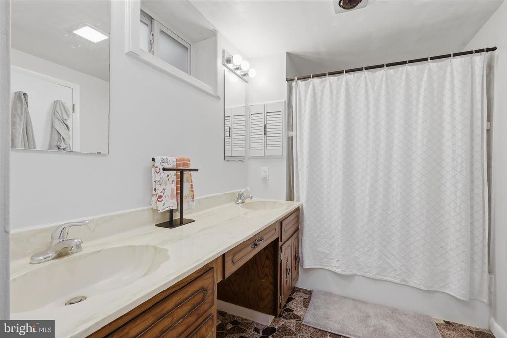 Image 16 of property listing at 603 W B ST, Brunswick, MD 21716