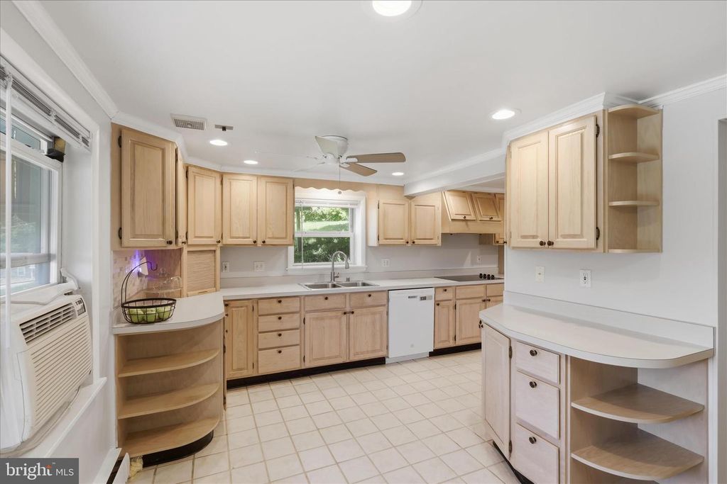 Image 3 of property listing at 603 W B ST, Brunswick, MD 21716