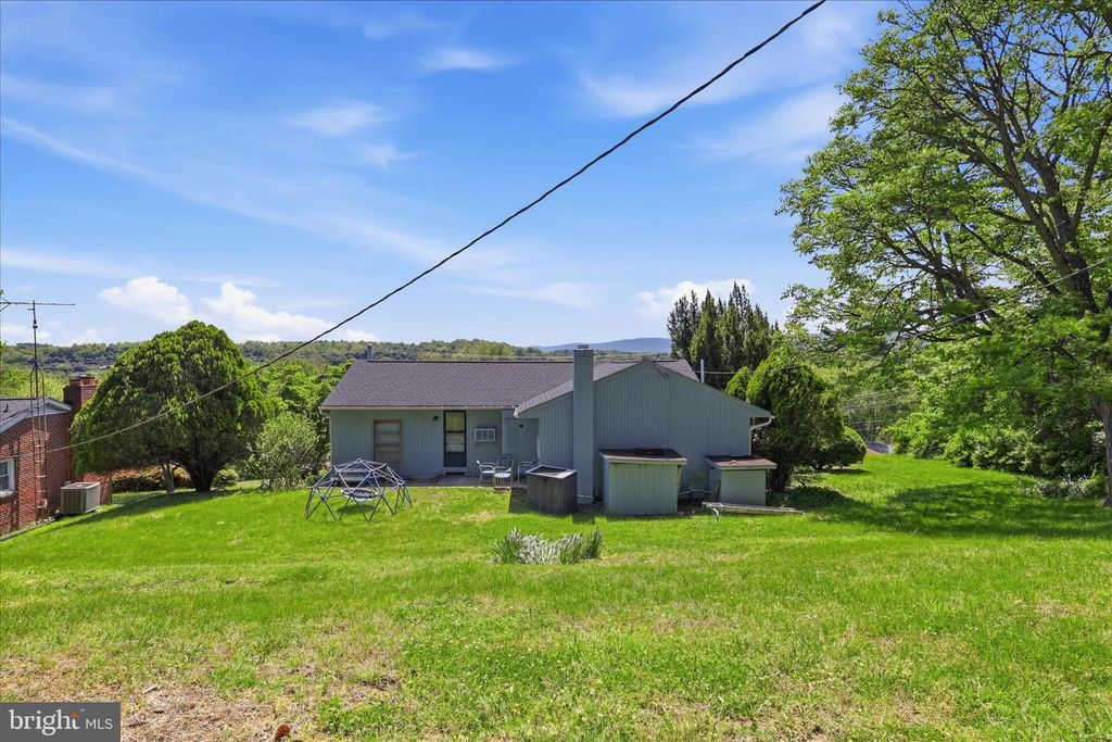 Image 5 of property listing at 603 W B ST, Brunswick, MD 21716