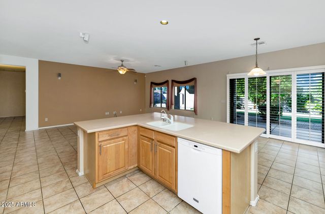 4860 S SPRINGS Drive, Chandler, AZ 85249