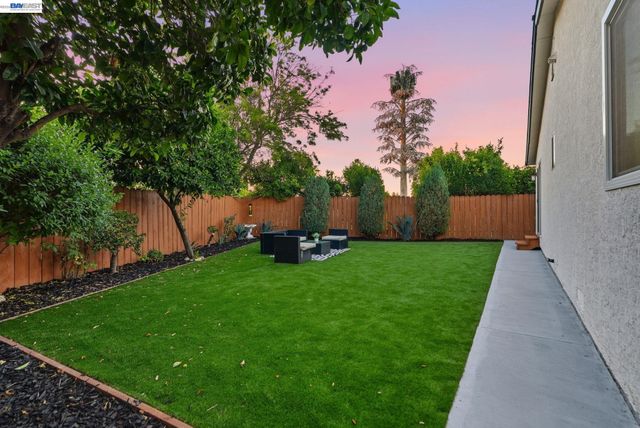 965 Collins Court, Hayward, CA 94544
