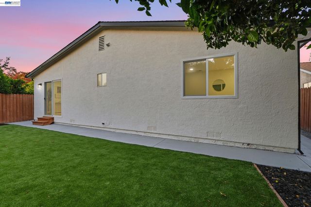 965 Collins Court, Hayward, CA 94544