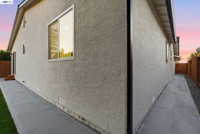 965 Collins Court, Hayward, CA 94544