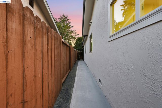 965 Collins Court, Hayward, CA 94544