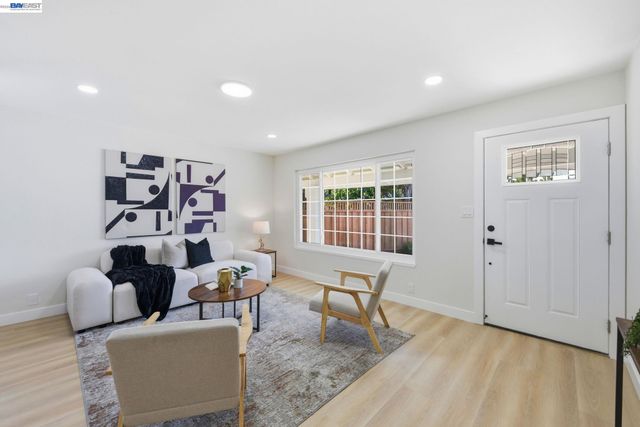 965 Collins Court, Hayward, CA 94544