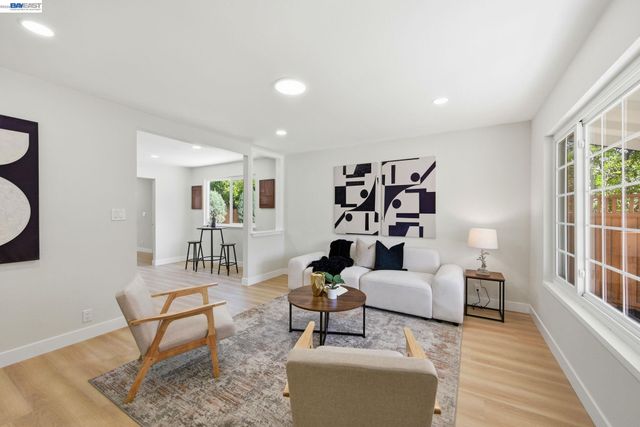 965 Collins Court, Hayward, CA 94544