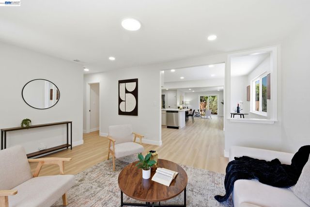 965 Collins Court, Hayward, CA 94544