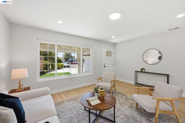 965 Collins Court, Hayward, CA 94544