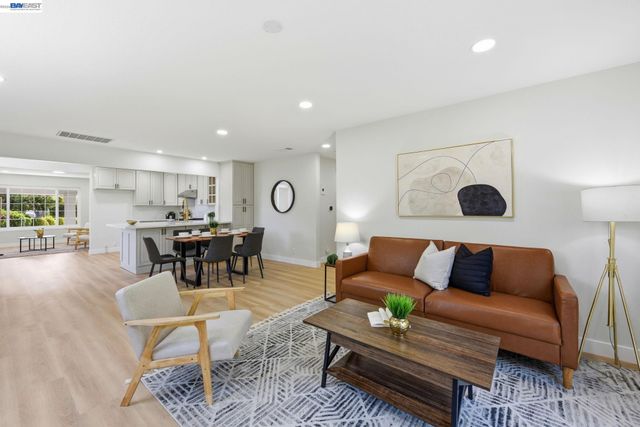 965 Collins Court, Hayward, CA 94544