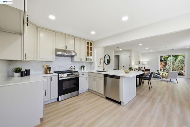 965 Collins Court, Hayward, CA 94544