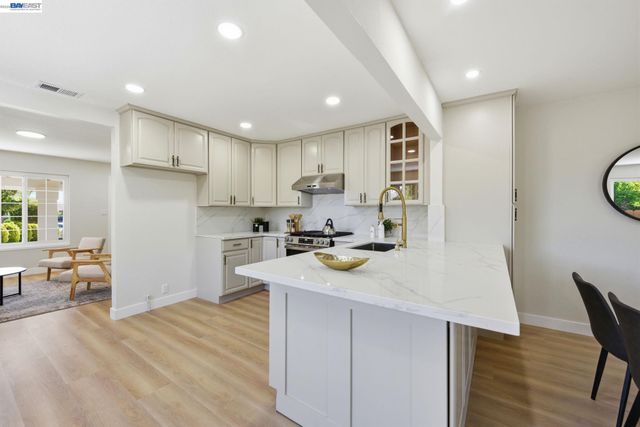 965 Collins Court, Hayward, CA 94544