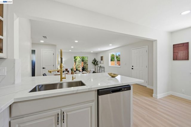 965 Collins Court, Hayward, CA 94544