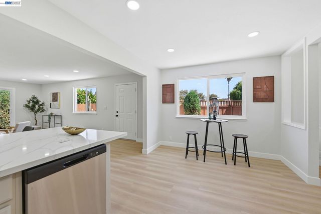 965 Collins Court, Hayward, CA 94544
