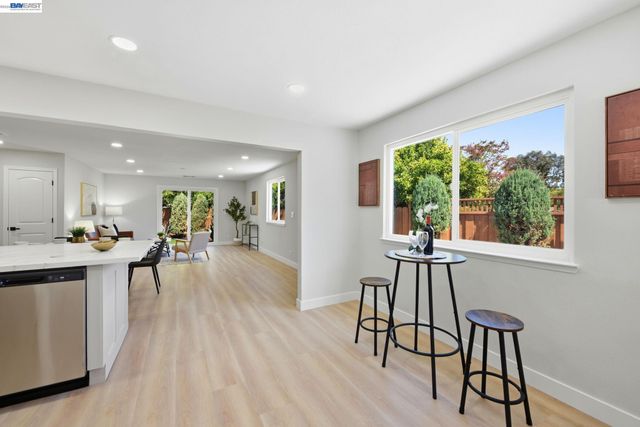 965 Collins Court, Hayward, CA 94544