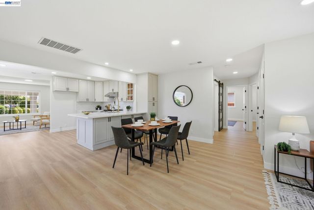 965 Collins Court, Hayward, CA 94544
